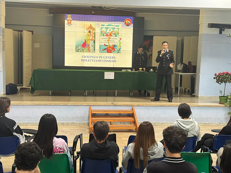 COLLEFERRO - I Carabinieri incontrano gli studenti (1)