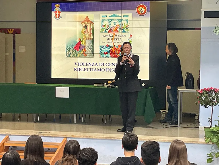 COLLEFERRO - I Carabinieri incontrano gli studenti (3)