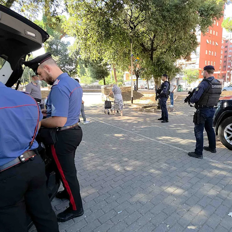 CASILINA - Controlli dei Carabinieri nel quartiere Cinecittà (5)
