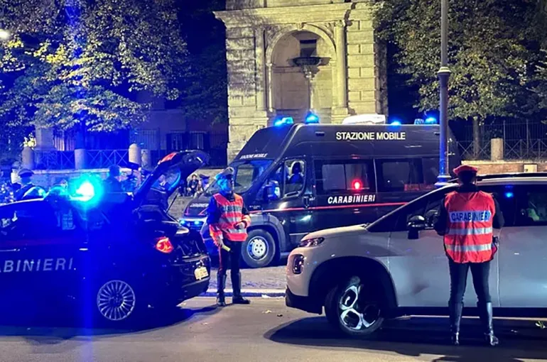 TRASTEVERE – Controlli dei Carabinieri durante la movida a Trastevere (1)_risultato