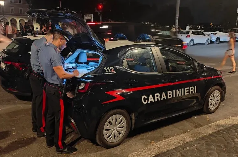 TRASTEVERE – Controlli dei Carabinieri durante la movida a Trastevere (3)_risultato