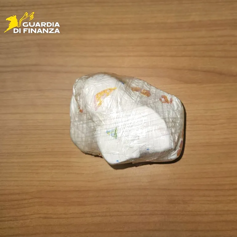 Formia-GdF-eroina_sequestrata-q-01